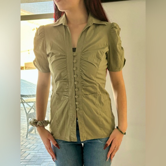 Charlotte Russe Tops - Button down top